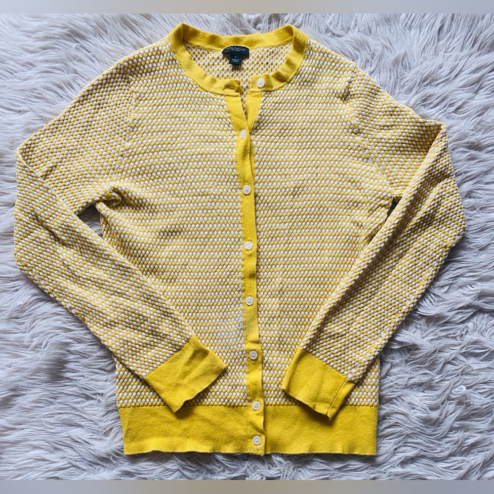Ann Taylor Cardigan sweater size women’s small.  Bright and cheery!